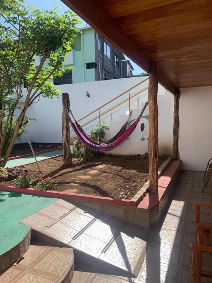Hostal White House Galapagos Puerto Ayora  Kültér fotó