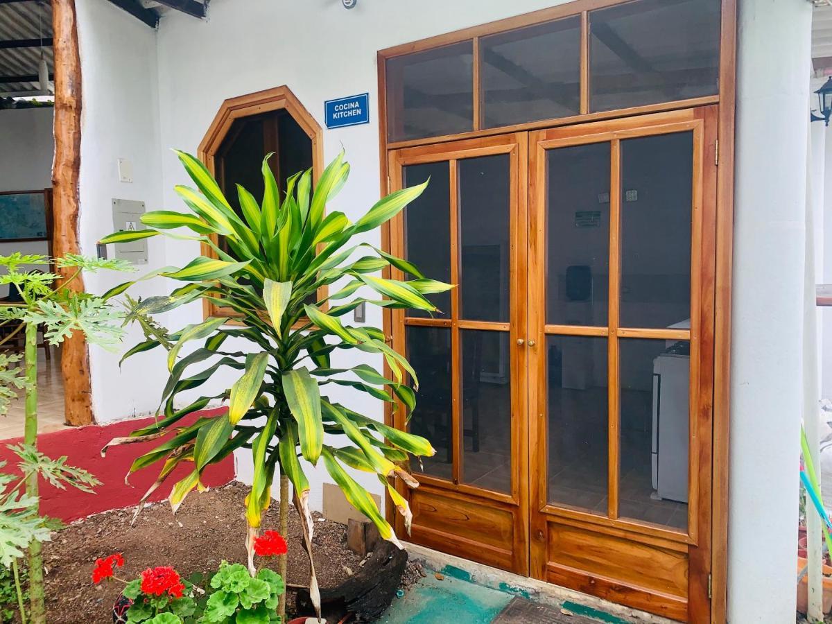 Hostal White House Galapagos Puerto Ayora  Kültér fotó
