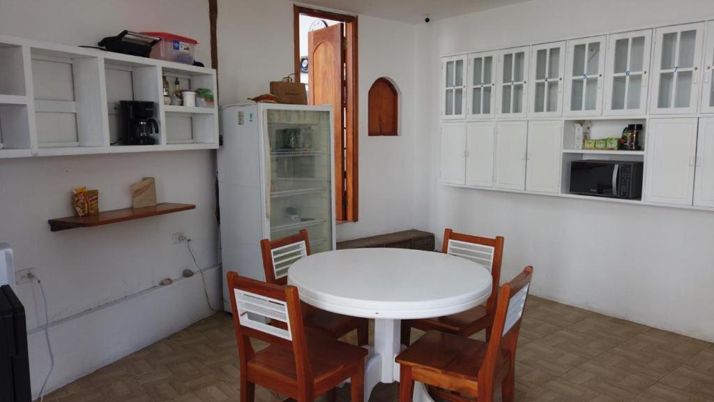 Hostal White House Galapagos Puerto Ayora  Kültér fotó