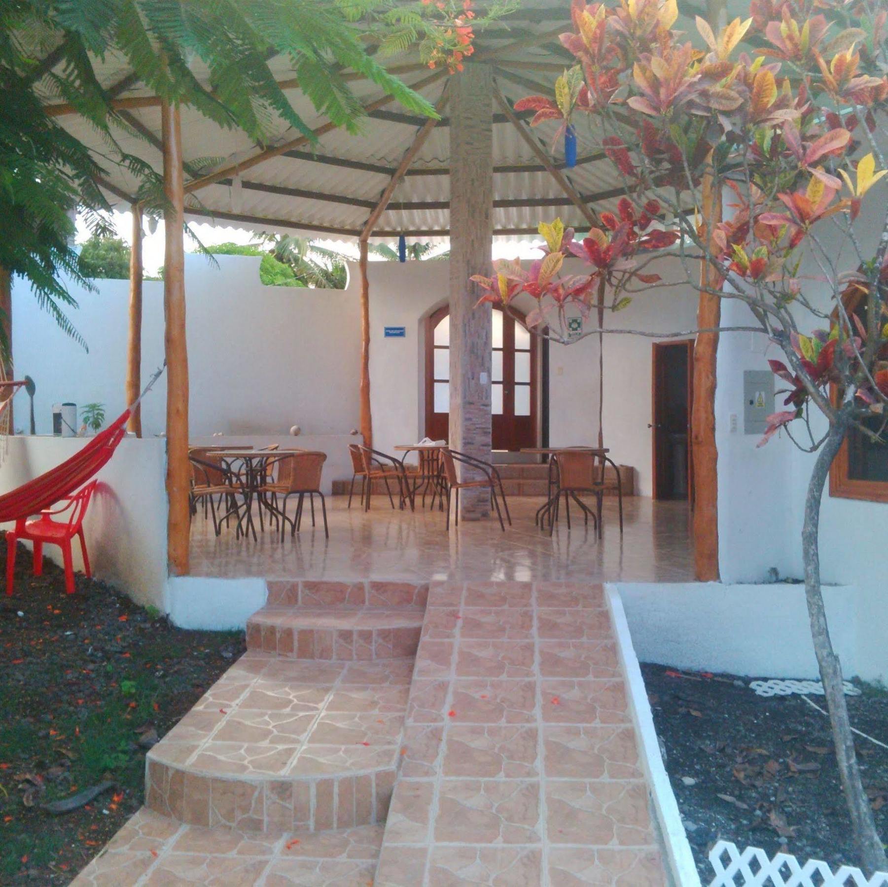 Hostal White House Galapagos Puerto Ayora  Kültér fotó