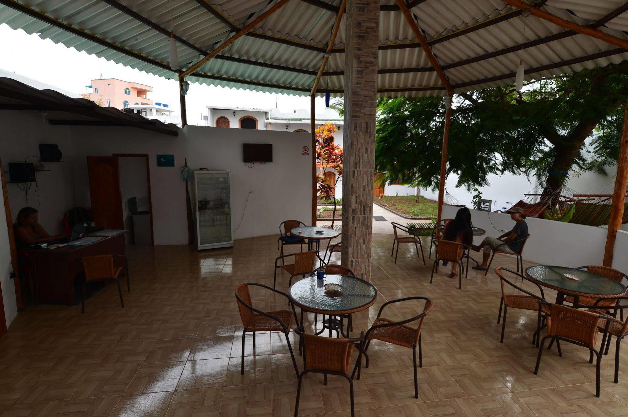 Hostal White House Galapagos Puerto Ayora  Kültér fotó