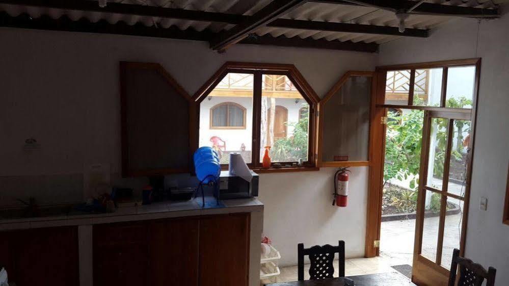 Hostal White House Galapagos Puerto Ayora  Kültér fotó